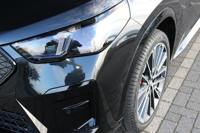 BMW X2 iX2 eDrive20 M Sport / Trekhaak / Sportstoelen / Adaptieve LED / Head-Up / M Adaptief onderstel / Parking Assistant Plus / Comfort Access