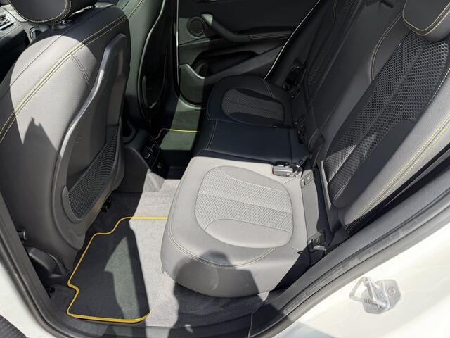 BMW X2 sDrive20i High Executive / Automaat / 19'' LM / Camera / Trekhaak (1.800KG) / M pakket /