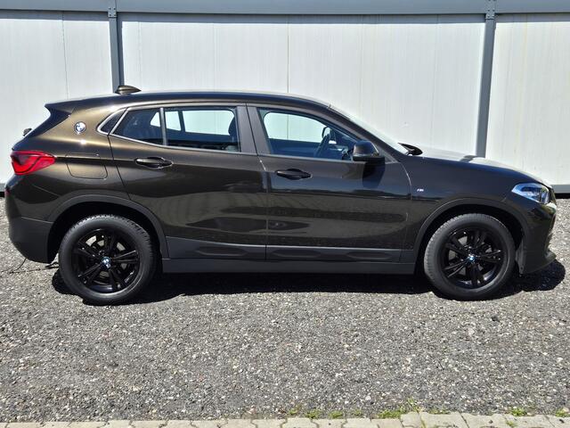 BMW X2 sDrive18i High Executive TREKHAAK!