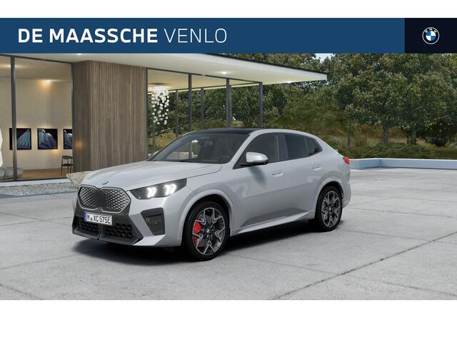 BMW X2 iX2 eDrive20 M Sport / Panoramadak / Trekhaak / M Sportstoelen / Parking Assistant Plus / Head-Up / M Adaptief onderstel / Stuurverwarming / Comfort Access