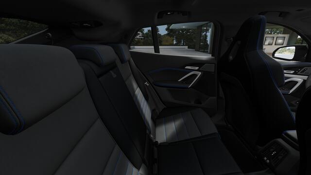 BMW X2 iX2 eDrive20 M Sport / Panoramadak / Trekhaak / M Sportstoelen / Parking Assistant Plus / Head-Up / M Adaptief onderstel / Stuurverwarming / Comfort Access