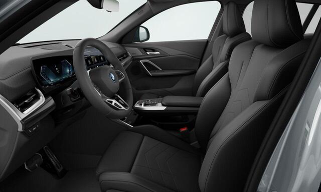 BMW X2 iX2 eDrive20 67 kWh | M-Sport Pro | Comfort Access | Massage | Elektrisch bediende stoel | Panoramadak | Premium Pack | Comfort Pack |