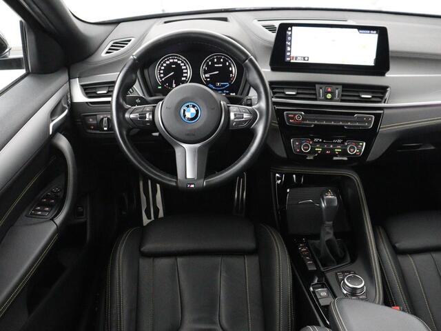 BMW X2 xDrive25e Goldplay Edition | SOH 82,1% | M Sport | Leder | Head-Up | Sportstoelen | 19'' velgen | Sfeerverlichting | Camera | Stoelverwarming | Navigatie | Full LED | Keyless | DAB | Park Assist | Memory | PHEV | Plug In