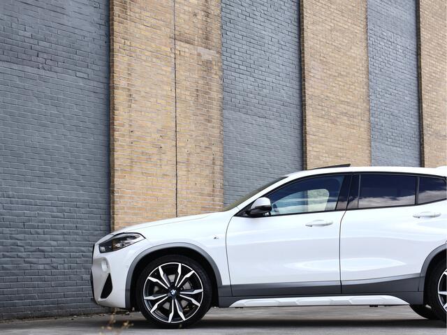 BMW X2 sDrive20i M Sport X Pano | HUD | 20" M | Trekhaak | NL Auto | Leder