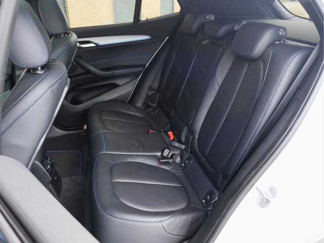 BMW X2 sDrive20i M Sport X Pano | HUD | 20" M | Trekhaak | NL Auto | Leder
