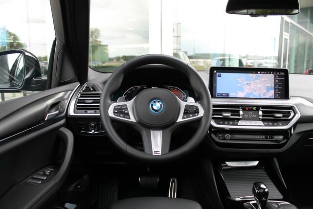 BMW X3 xDrive30e High Executive M Sport Automaat / Panoramadak / Active Cruise Control / Comfort Access / Gesture Control / Parking Assistant / Stoelverwarming / Live Cockpit Professional