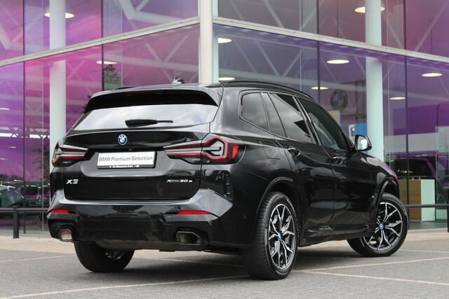 BMW X3 xDrive30e High Executive M Sport Automaat / Panoramadak / Active Cruise Control / Comfort Access / Gesture Control / Parking Assistant / Stoelverwarming / Live Cockpit Professional