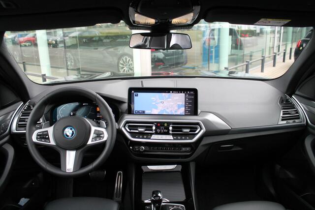 BMW X3 xDrive30e High Executive M Sport Automaat / Panoramadak / Active Cruise Control / Comfort Access / Gesture Control / Parking Assistant / Stoelverwarming / Live Cockpit Professional