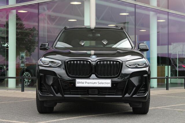 BMW X3 xDrive30e High Executive M Sport Automaat / Panoramadak / Active Cruise Control / Comfort Access / Gesture Control / Parking Assistant / Stoelverwarming / Live Cockpit Professional