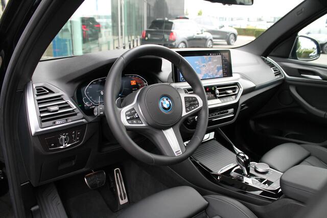 BMW X3 xDrive30e High Executive M Sport Automaat / Panoramadak / Active Cruise Control / Comfort Access / Gesture Control / Parking Assistant / Stoelverwarming / Live Cockpit Professional