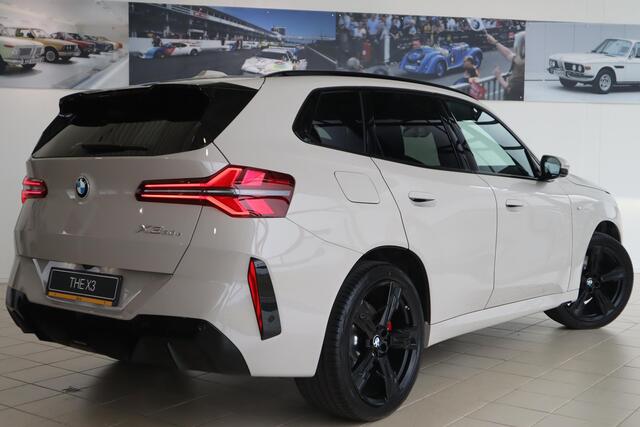 BMW X3 30e xDrive M Sportpakket Pro | Proffesional Pack | Premium Pack | 21'' LMV Jet Black