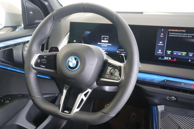 BMW X3 30e xDrive M Sportpakket Pro | Proffesional Pack | Premium Pack | 21'' LMV Jet Black