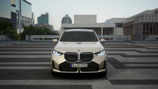 BMW X3 xDrive30e M Sport Automaat / Panoramadak / Trekhaak / Sportstoelen / Adaptieve LED / Parking Assistant Plus / Stoelventilatie / Comfort Access