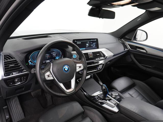 BMW X3 iX3 AUT. 286pk 80kWh Pano/Schuif-Kant-Dak Leder+elektr.SportStoel+Verwarmd M-Sport-St+ M-Aeropack 20"Lmv Apple Android Carplay WiFi Harman-Kardon-Surround LED-Adapt. Pdc Park-Assist+ High Executive Driving-Assist-Pro Connected-Pack-Pro Digital-Key Elektr.