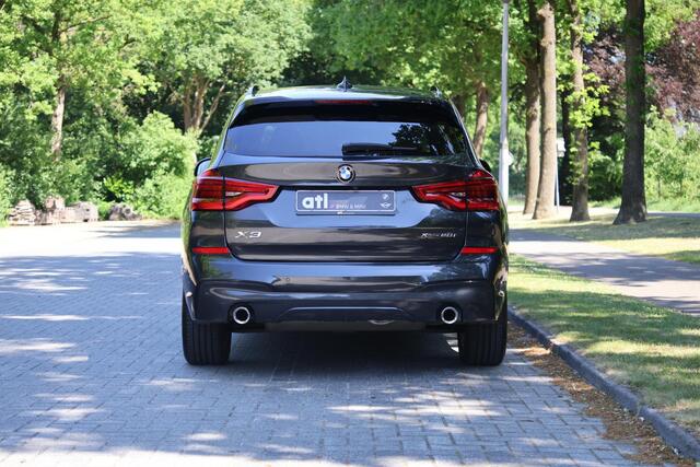 BMW X3 xDrive20i M-Sportpakket, Panoramadak, Head up display, Elektrische trekhaak, Keyless, LED, Hoogglans zwart, Stoelverwarming voor en achter, BMW Live Cockpit, M-Sport-onderstel, Innovatiepakket, etc.