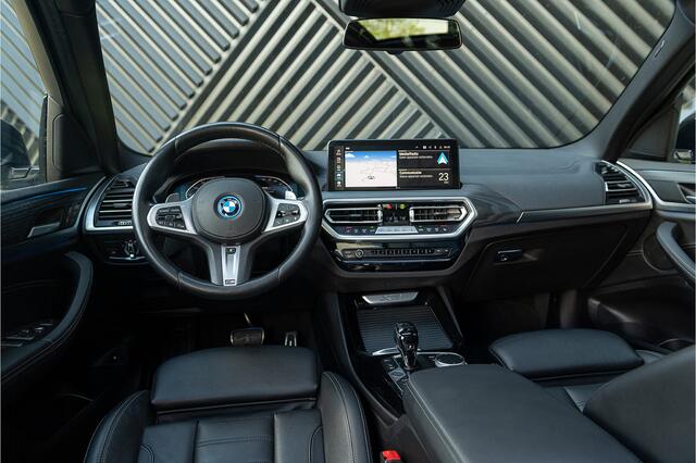 BMW X3 xDrive30e LCI M-Sport Pano Laser Memory Head Up Driving Assist Ambient