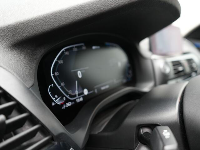BMW X3 xDrive30e X Line Plug In Hybrid 293pk PHEV | Trekhaak af Fabriek | Adaptive Cruise | Apple Carplay | Sportstoelen Verwarmd | 19"L.M | Sfeerverlichting | Navi Full Map |