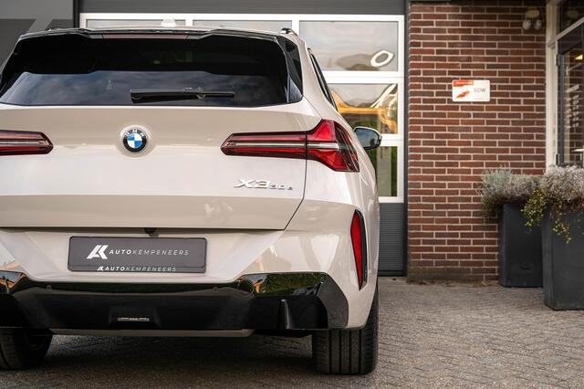 BMW X3 30e xDrive M Sport Pro | Panorama | Ventilatie | Head-Up | Iconic glow | H/K | Keyless | Trekhaak | 360° | Driving Ass. Plus | 20' Inch |