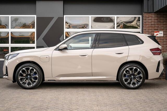 BMW X3 30e xDrive M Sport Pro | Panorama | Ventilatie | Head-Up | Iconic glow | H/K | Keyless | Trekhaak | 360° | Driving Ass. Plus | 20' Inch |