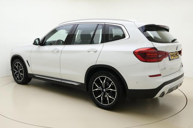 BMW X3 xDrive20i High Executive Automaat | Navigatie | Trekhaak | Lederen bekleding | Panoramisch schuifdak | Camera | Extra getint glas |