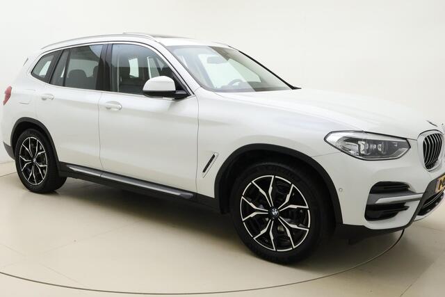 BMW X3 xDrive20i High Executive Automaat | Navigatie | Trekhaak | Lederen bekleding | Panoramisch schuifdak | Camera | Extra getint glas |