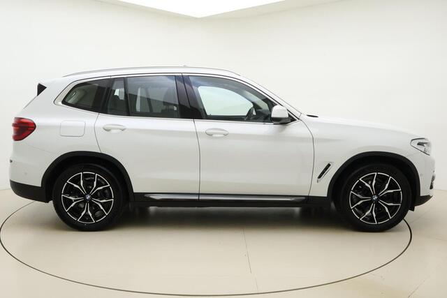 BMW X3 xDrive20i High Executive Automaat | Navigatie | Trekhaak | Lederen bekleding | Panoramisch schuifdak | Camera | Extra getint glas |