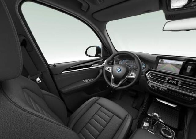 BMW X3 xDrive30e High Executive Trekhaak - Panoramadak - Parking/Driving Assistant - Comfort Access - Head up - Hifi - Elektrisch verwarmde/verstelbare stoelen - Ambiance verlichting - Geluiddempende zijruiten -
