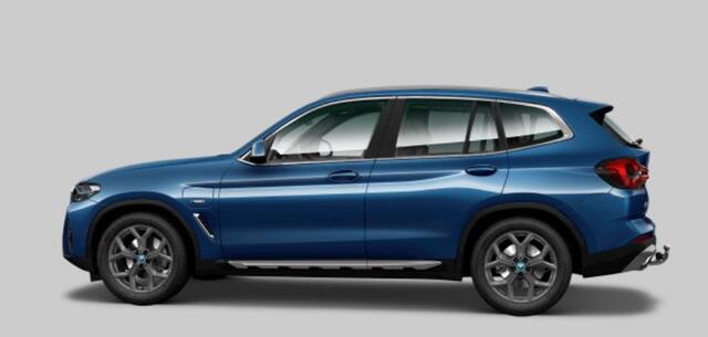BMW X3 xDrive30e High Executive Trekhaak - Panoramadak - Parking/Driving Assistant - Comfort Access - Head up - Hifi - Elektrisch verwarmde/verstelbare stoelen - Ambiance verlichting - Geluiddempende zijruiten -