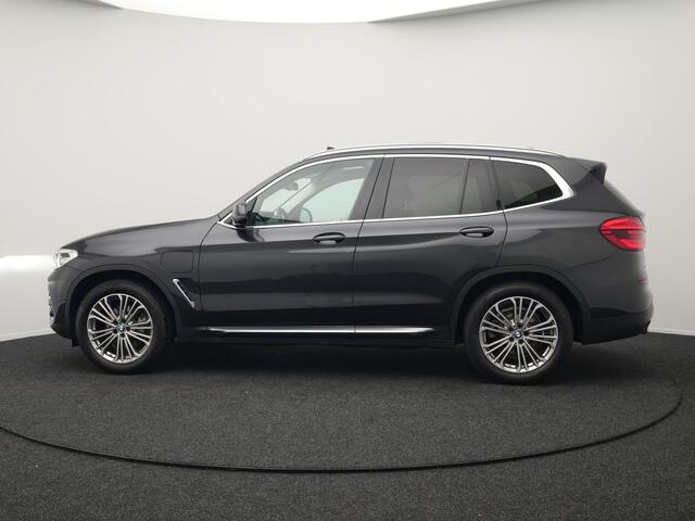 BMW X3 xDrive30e Luxury Line Plug In Hybrid 293pk PHEV | Trekhaak af Fabriek | Panodak | Adaptive Cruise | Lederen Sportstoelen Memory | 19"L.M | Sfeerverlichting | Keyless | Apple Carplay |