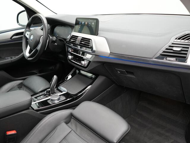 BMW X3 xDrive30e Luxury Line Plug In Hybrid 293pk PHEV | Trekhaak af Fabriek | Panodak | Adaptive Cruise | Lederen Sportstoelen Memory | 19"L.M | Sfeerverlichting | Keyless | Apple Carplay |