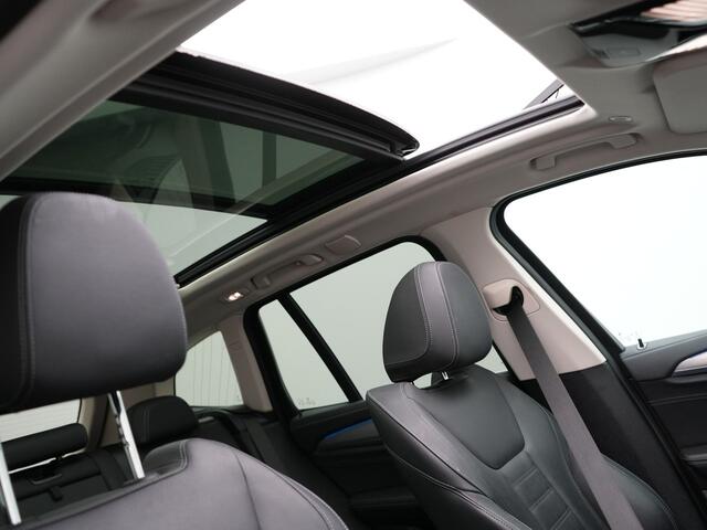 BMW X3 xDrive30e Luxury Line Plug In Hybrid 293pk PHEV | Trekhaak af Fabriek | Panodak | Adaptive Cruise | Lederen Sportstoelen Memory | 19"L.M | Sfeerverlichting | Keyless | Apple Carplay |