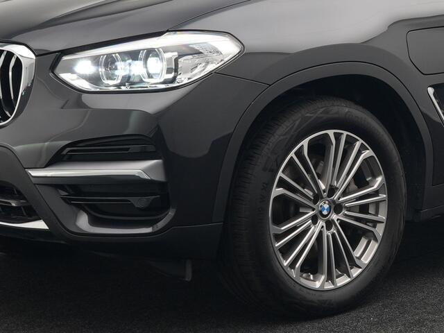 BMW X3 xDrive30e Luxury Line Plug In Hybrid 293pk PHEV | Trekhaak af Fabriek | Panodak | Adaptive Cruise | Lederen Sportstoelen Memory | 19"L.M | Sfeerverlichting | Keyless | Apple Carplay |