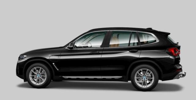 BMW X3 xDrive30e High Executive Trekhaak - Head up - Parking/Driving Assistant - Stuurwielrand verwarmd - Ambient Air pakket - Comfort Access - Active Protection - Hifi - Elektrisch verwarmde voorstoelen -
