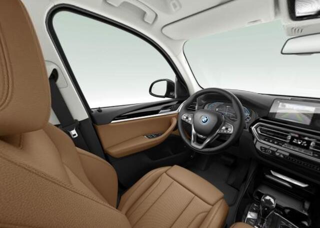 BMW X3 xDrive30e High Executive Trekhaak - Head up - Parking/Driving Assistant - Stuurwielrand verwarmd - Ambient Air pakket - Comfort Access - Active Protection - Hifi - Elektrisch verwarmde voorstoelen -