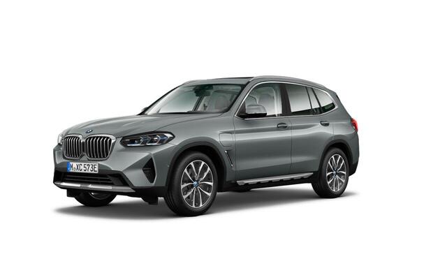 BMW X3 xDrive30e High Executive Trekhaak - Panoramadak - Parking/Driving Assistant - Active Protection - Head up - Hifi - Comfort Access - Getinte Ruiten - Elektrisch verwarmde voorstoelen - BMW Laserlight -