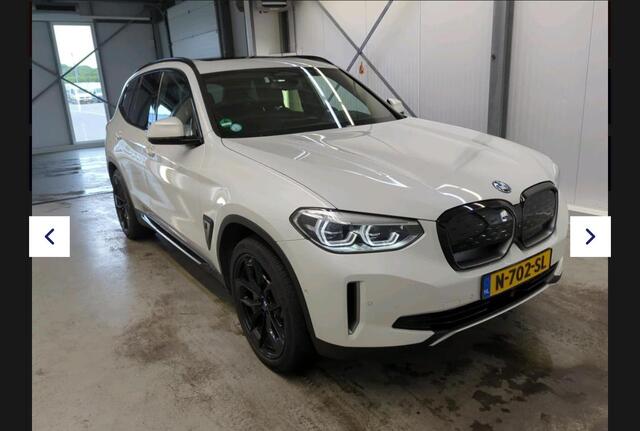 BMW X3 iX3 High Executive 80 kWh | Panoramadak | Trekhaak | NL- Auto | Camera