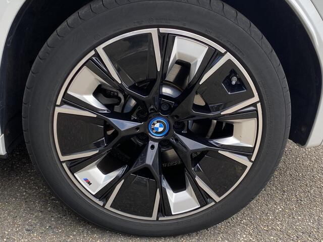 BMW X3 iX3 High Executive 80 kWh M SPORT DEALER ONDERHOUDEN | MEGA COMPLEET (oa: DRIVING ASSIST.PROFF.-HARMAN KARDON-DODE HOEK-ELECTR.STOELEN-ADAPTIEF ONDERSTEL etc.) | RIJKLAARPIJS incl. 12mnd BOVAG