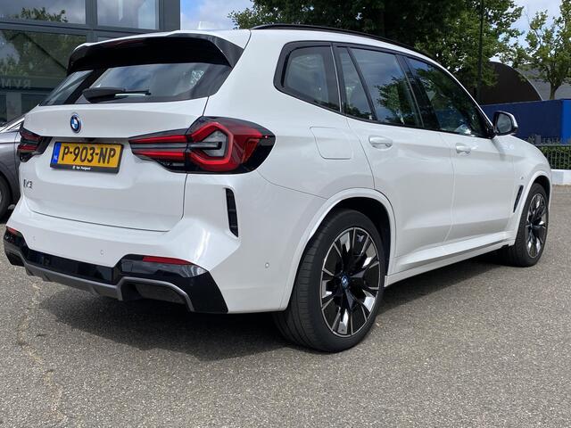BMW X3 iX3 High Executive 80 kWh M SPORT DEALER ONDERHOUDEN | MEGA COMPLEET (oa: DRIVING ASSIST.PROFF.-HARMAN KARDON-DODE HOEK-ELECTR.STOELEN-ADAPTIEF ONDERSTEL etc.) | RIJKLAARPIJS incl. 12mnd BOVAG