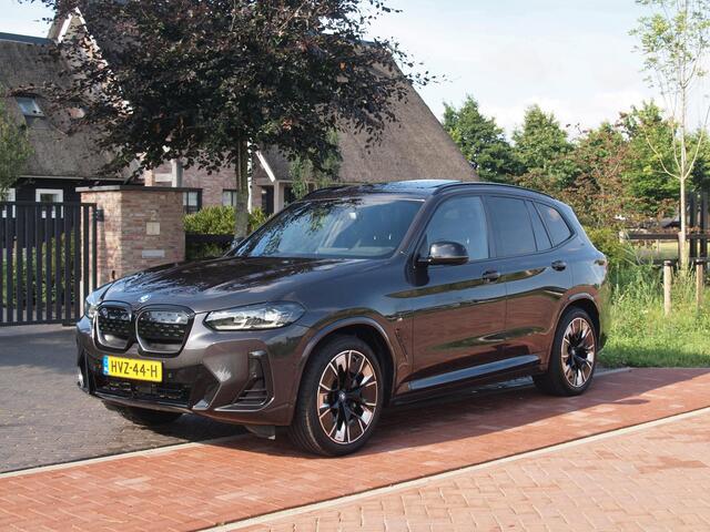 BMW X3 iX3 High Executive 80 kWh | Panoramadak | Camera | Cruise Control | Trekhaak | Apple Carplay |