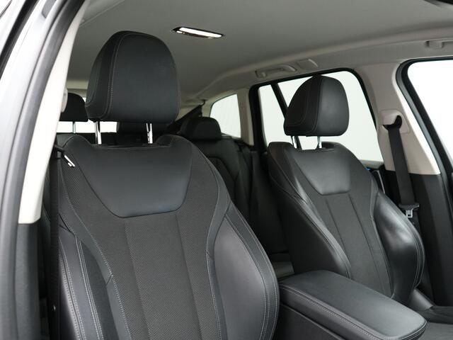 BMW X3 xDrive30e Sportline Plug In Hybrid 293pk Dealer O.H. PHEV | Lederen Sportstoelen Verwarmd | Trekhaak af Fabriek | L.M. 20" | Navigatie | Adaptive Cruise | Harman Kardon | 360 Camera | Head Up | Sfeerverlichting | Virtual |