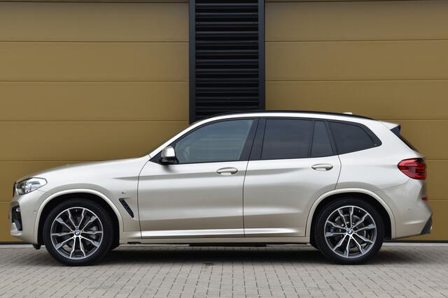 BMW X3 xDrive20i High Executive * M Sportpakket * Head-up * Trekhaak * 20 Inch * Keyless *