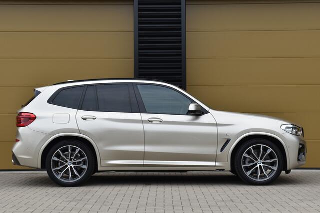 BMW X3 xDrive20i High Executive * M Sportpakket * Head-up * Trekhaak * 20 Inch * Keyless *