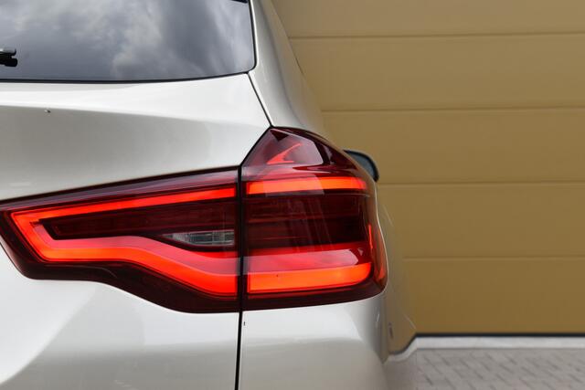 BMW X3 xDrive20i High Executive * M Sportpakket * Head-up * Trekhaak * 20 Inch * Keyless *