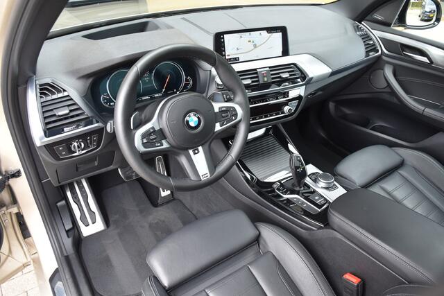 BMW X3 xDrive20i High Executive * M Sportpakket * Head-up * Trekhaak * 20 Inch * Keyless *