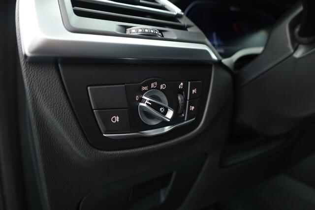 BMW X3 xDrive30e | Pano | HUD | 360cam | Elek. trekhaak | Stoel- Stuurverw. | Keyless | Leder