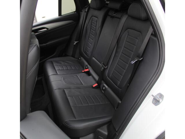 BMW X3 xDrive20i High Executive | Panoramadak | Zwarte hemel | HUD