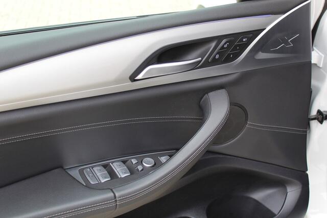 BMW X3 xDrive20i High Executive | Panoramadak | Zwarte hemel | HUD