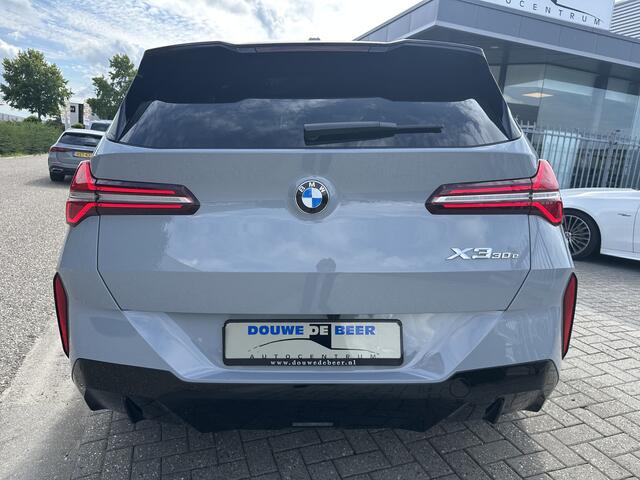BMW X3 30e xDrive M Sport New Model Direct leverbaar Pano-Dak | Trekhaak | Leer | Stuurverw. | Stoelventilatie en Verwarming