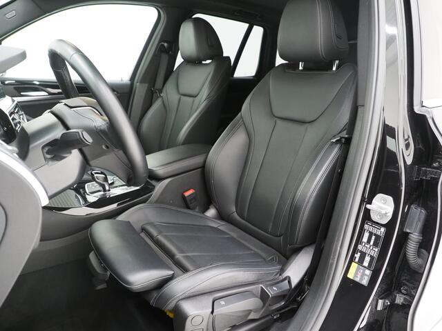 BMW X3 xDrive30e LCI 292PK | Leder | Sportstoelen | Zwarte Hemel | Camera | DAB | Carplay