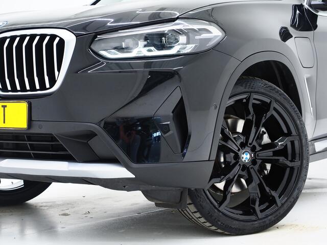 BMW X3 xDrive30e LCI 292PK | Leder | Sportstoelen | Zwarte Hemel | Camera | DAB | Carplay